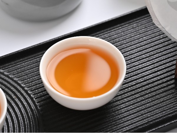 白茶湯色